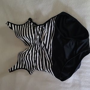 Miraclesuit ladies bathing suit